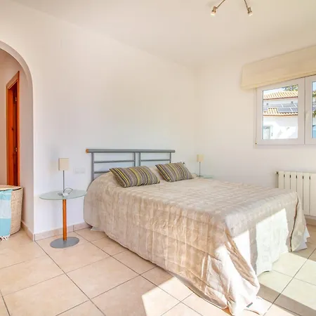 La Paloma Blanca By Abahana *