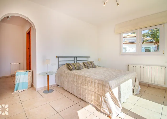 La Paloma Blanca By Abahana *